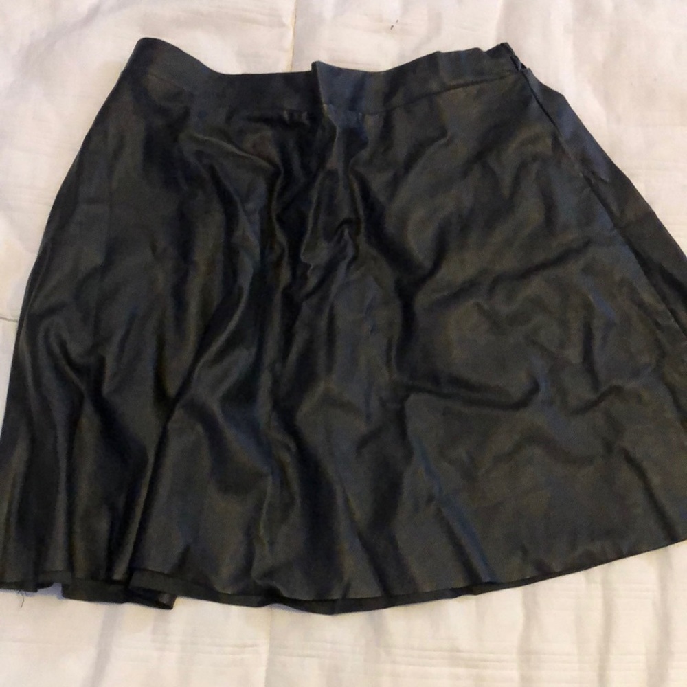 🖤black faux leather skirt🖤